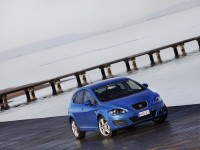 SEAT Leon 2010 photo